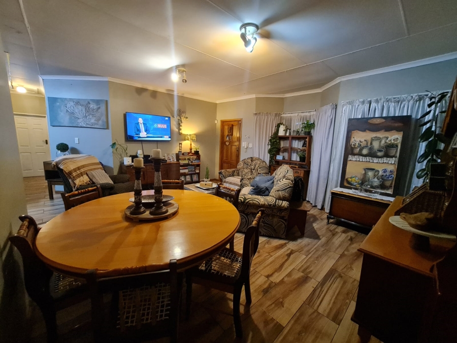 To Let 3 Bedroom Property for Rent in Langenhovenpark Free State
